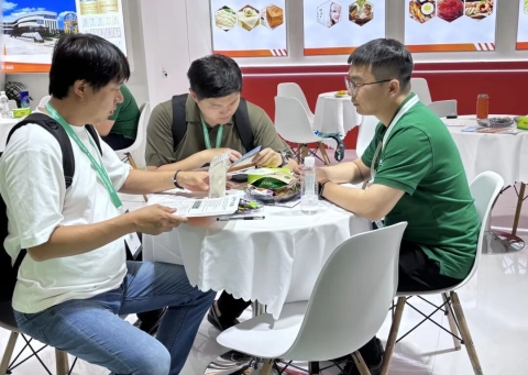 潔晶集團參加第二十四屆世界制藥原料中國展
