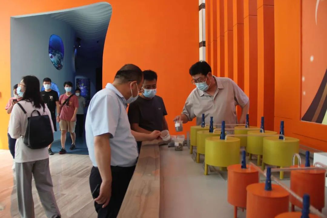 第二屆日照海洋生物產(chǎn)業(yè)高質(zhì)量發(fā)展論壇專家來潔晶集團(tuán)參觀