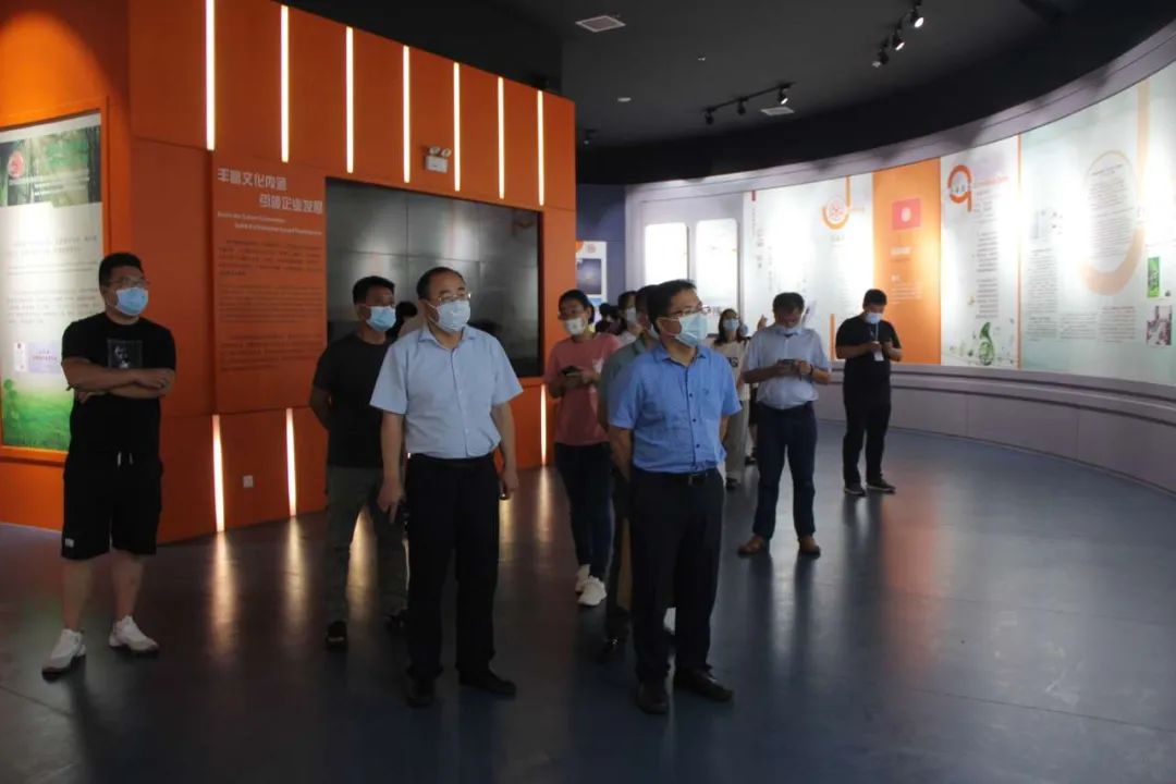 第二屆日照海洋生物產(chǎn)業(yè)高質(zhì)量發(fā)展論壇專家來潔晶集團(tuán)參觀