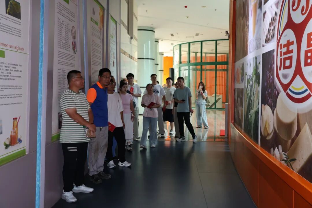 20260808暖心助學，筑夢遠航——潔晶集團舉行職工子女高考獎學金發(fā)放儀式4